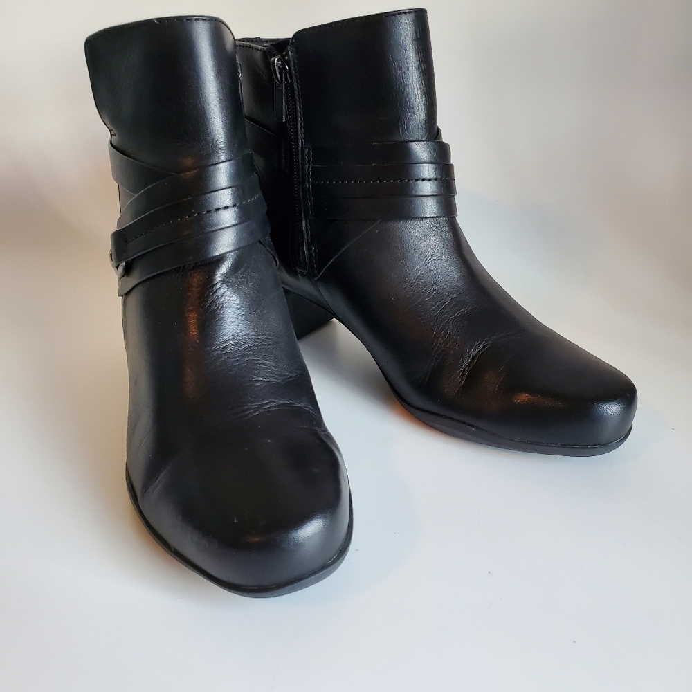 Clarks Artisian Rosalyn Page Black Strap Detail Soft Leather Booties Siz… - Picture 4 of 6